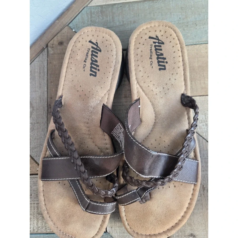 Austin Trading Co. Flat Toe Post Strappy Sandals Womens Size 10 Brown‎
